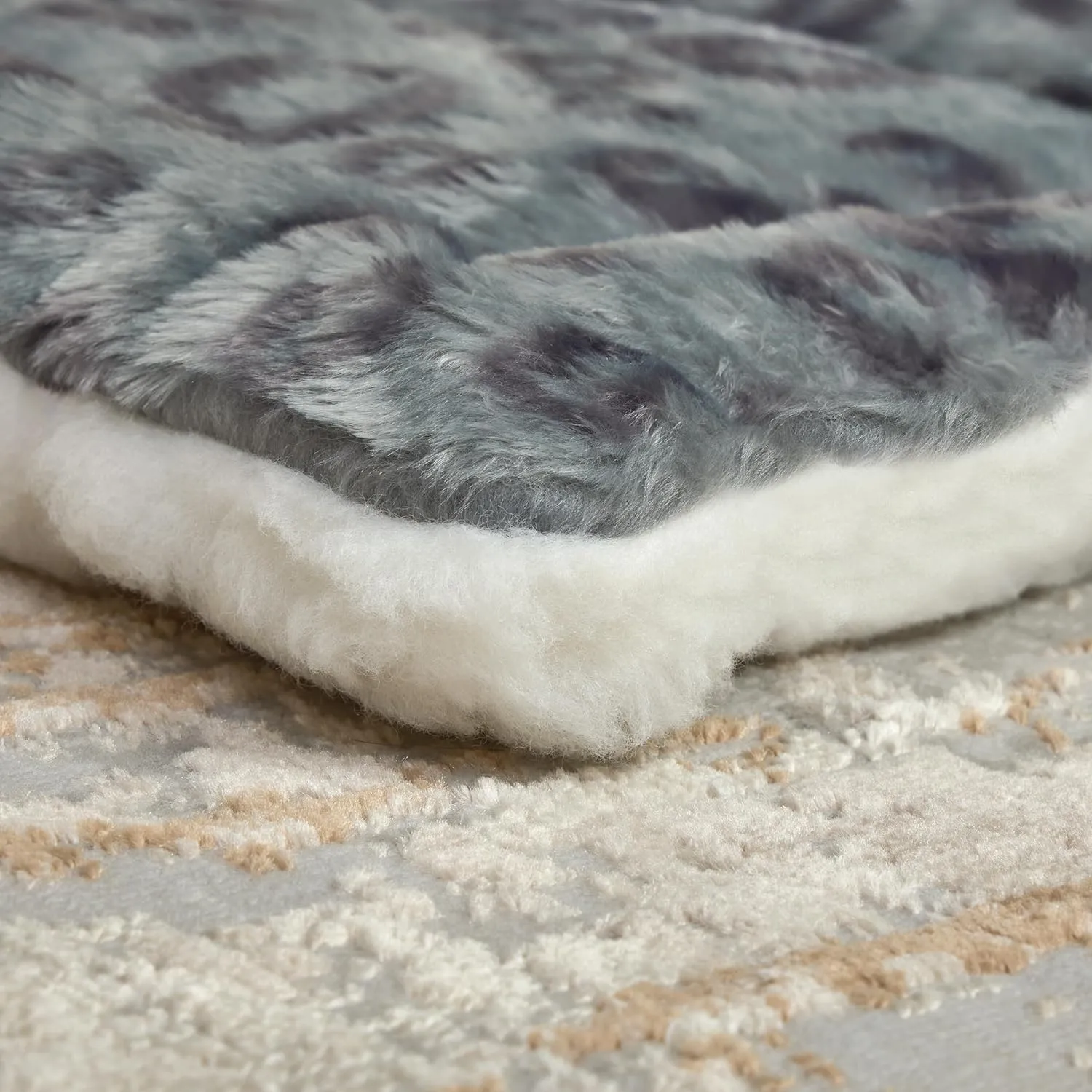 MidWest Homes for Pets Reversible Pet Bed; Machine Washable; Great for Intermediate Dog Breeds; Spotted Gray; 36"; 40236-FVGYS